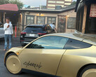 Teksas eyaleti, Austin şehrindeki Terry Black's'e yanaşan Cybercab robot taksisi