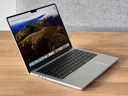 İncelemede: Apple MacBook Pro 14 M3. Test modeli Apple Almanya'nın izniyle.