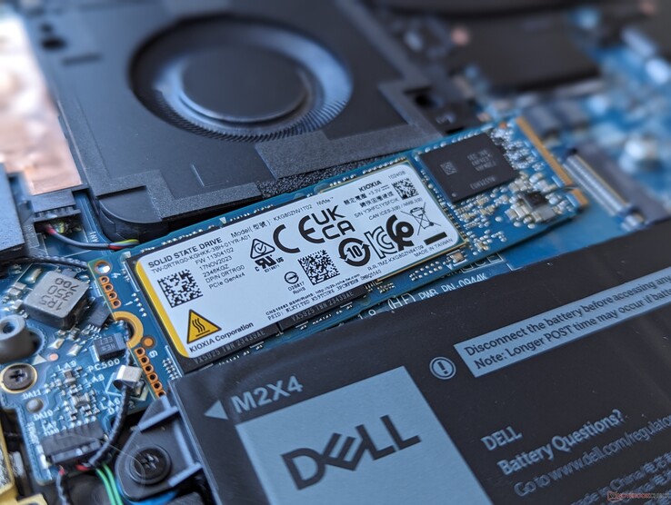 Tam uzunlukta 2280 NVMe SSD'leri destekler