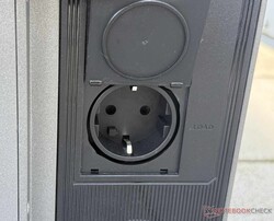 Acil durum prizleri, elektrik kesintisi sırasında bile tek tek cihazların çalışmasını sağlar.