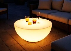 Philips Hue Go XXL geçen yıl bir Nisan Şakasıydı, ancak görünüşe göre artık gerçek bir ürün.