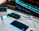 Aorus RTX 5060 Ti AI Box eGPU, harici bir monitörde Cyberpunk 2077'yi çalıştıran bir Lenovo ThinkPad X9 dizüstü bilgisayara bağlıdır.