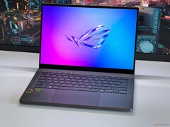 Bir Asus ROG Zephyrus G14 2025.