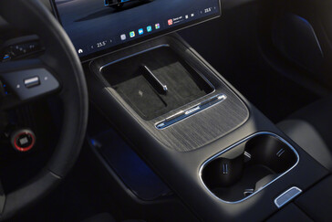 Yeni Capri Mavisi rengiyle Xiaomi SU7 (2026): Elektrikli spor sedan küçük bir makyajdan daha fazlasını alıyor. (Resim kaynağı: Xiaomi)