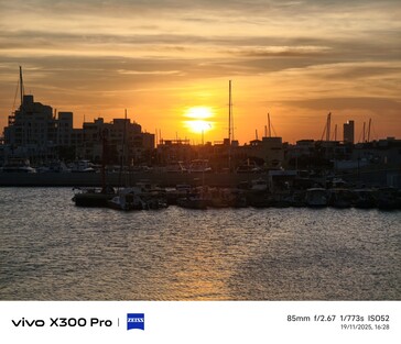 Vivo X300 Pro 85 mm Ham Aydınlatma.