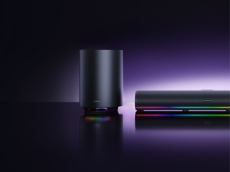 Xiaomi Masaüstü Hoparlör Pro Setinin RGB aydınlatmalı bir görüntüsü.