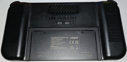 Kontrolörler için iki USB-C bağlantı noktası Gamestation Go'nun arkasına entegre edilmiştir (Resim kaynağı: Marc Zander, Notebookcheck)