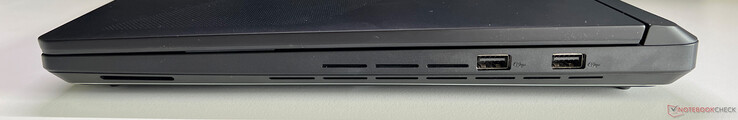 Sağ: 2x USB-A 3.2 Gen 2 (10 Gbit/s)