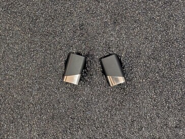 Status Pro X kablosuz kulaklıkların düz yüzü.