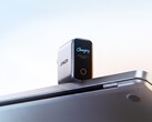 Laptop Charger Pro, Mac ve Windows dizüstü bilgisayarları algılayabilir. Resimde: algılama özelliğini gösteren şarj cihazının tanıtım fotoğrafı.