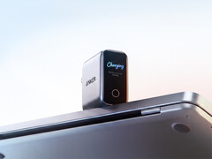 Laptop Charger Pro, Mac ve Windows dizüstü bilgisayarları algılayabilir. Resimde: algılama özelliğini gösteren şarj cihazının tanıtım fotoğrafı.