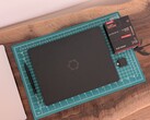 Laptop 13 Pro'nun üretim süreci, bu cihazı Razer Blade gibi geleneksel prosumer dizüstü bilgisayarlarla daha uyumlu hale getiriyor.