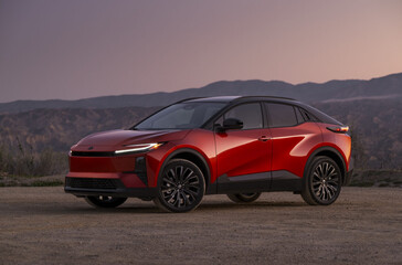 2026 Toyota C-HR kompakt elektrikli SUV.