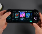 Anbernic RG 55G1 el oyun konsolu, 5,5 inçlik 1080p IPS ekrana sahiptir.