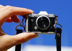Haru Mini retro fotoğraf makinesi Kodak Charmera ile benzer şekilde küçüktür