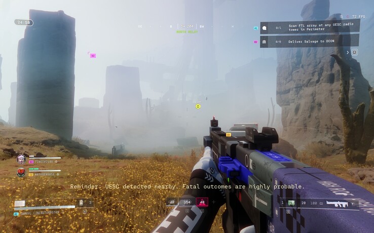 Marathon'un HUD'ı canlı bir koşu sırasında grup hedeflerini ve yakındaki UESC tehditlerini takip ederken sis, Perimeter'in kayalık bir bölümünü kaplıyor.