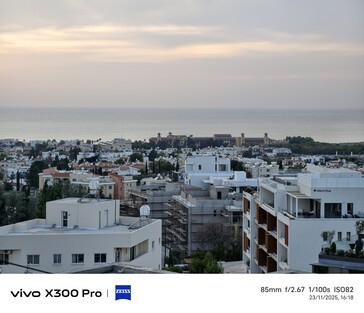 Vivo X300 Pro 12 MP 85 mm telefoto.