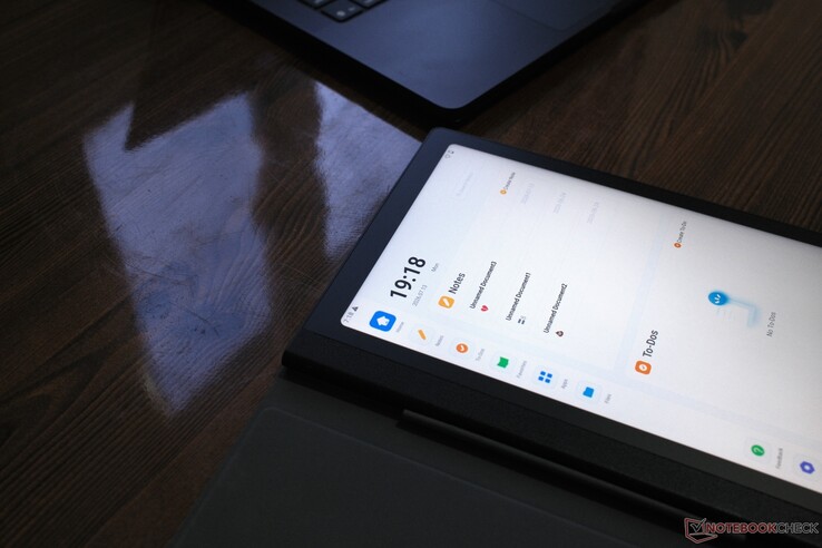 Note E’nin LCD panelinde AG nano kaplama bulunmaktadır.