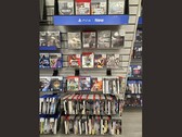 Fiziksel PS3 oyunlarıyla dolu bir GameStop reyonu