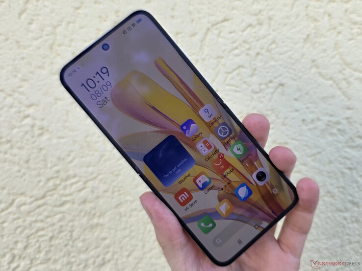 Xiaomi Mix Flip 2 test akıllı telefonu