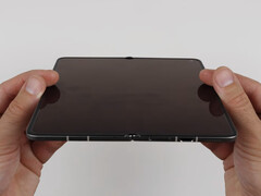 Oppo Find N6, IP59 sertifikasına sahiptir ve 1 milyon kat döngü için derecelendirilmiştir. 