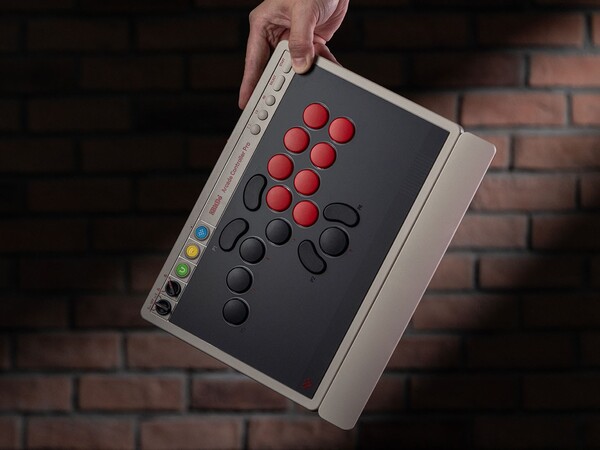 8BitDo Arcade Controller Pro'da manyetik bir bilek desteği bulunmaktadır.