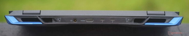 Arka kısım: Şarj bağlantı noktası, HDMI 2.1, 2x Thunderbolt 4