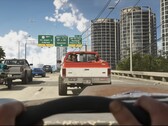Hayranlar, GTA 6'da bir sürüş yardımı özelliğinin eklenmesini umuyor – tercihen sinematik modla birlikte.