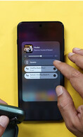 OnePlus’ın çift ses özelliği iş başında: Aynı anda iki çift kablosuz kulaklık bağlanmış ve ortak dinleme özelliği etkinleştirilmiş durumda.