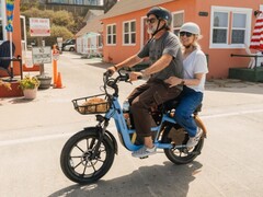 Segway Muxi Pro elektrikli bisiklete isteğe bağlı olarak ikinci bir yolcu koltuğu takılabilir.