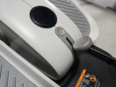 Aktif Masa üzerindeki pedal direnci yedi seviyeye ayarlanabilir