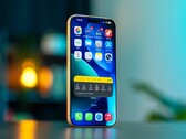 Burada resmedilen iPhone 17 Pro'nun halefinin daha iyi bir ekrana sahip olması bekleniyor.