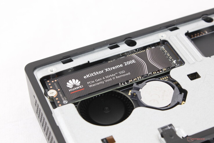 Sistem iki adede kadar ayrı M.2 PCIe4 x4 NVMe SSD'yi destekler