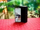Motorola Razr 70 iki adet çok parlak ekran sunar.