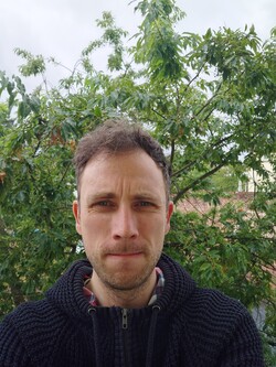 12 MP ön kamerayla çekilen selfie