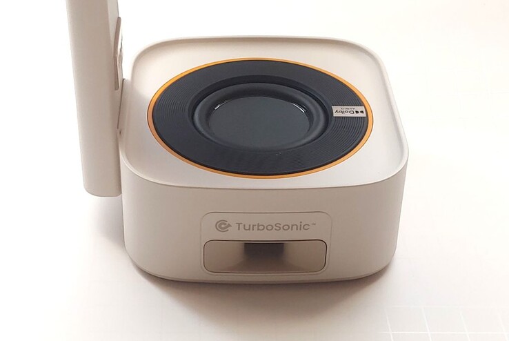 Yukarı doğru ateşlenen Dolby Audio hoparlör her yerden eşit derecede iyi duyulabilirken, TurboSonic kanalı sürücünün her iki tarafından gelen basların birbirini güçlendirmesini sağlar. (Resim kaynağı: Notebookcheck)