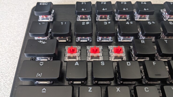 Turtle Beach Vulcan II TKL klavye çalışırken değiştirilebilir anahtarlar