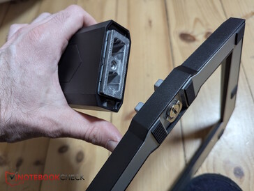 Ayağı stand ile bağlayın