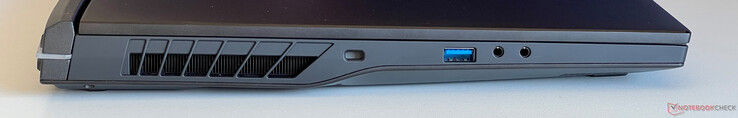Sol: Kensington Kilidi, USB-A 3.2 Gen.2 (10 Gbit/s), kulaklık çıkışı, mikrofon girişi