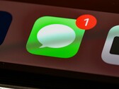 Resimde görülen Apple'ın Mesajlar uygulaması, metin alanındaki dikte düğmesini gizlemek için yeni bir açma/kapama düğmesi ekliyor.