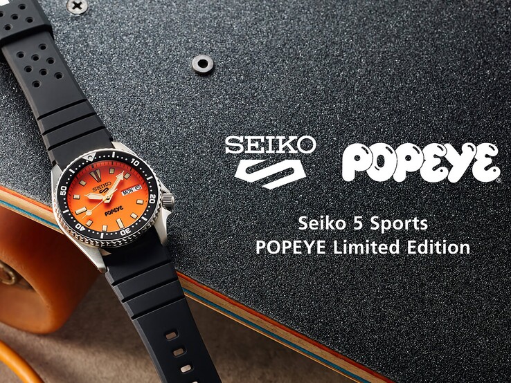 Alternatif metin: Seiko 5 Sports x Popeye HDB013 modelinin, turuncu kadranı, siyah döner çerçevesi ve paslanmaz çelik kasasını gösteren açılı bir görüntüsü.
