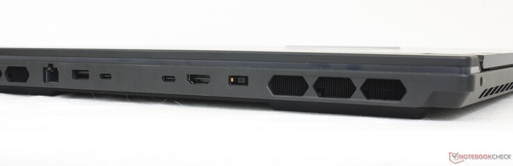 Arka: 2,5 Gbps RJ-45, USB-A 3.2 Gen. 1, 2x Thunderbolt 4 w/ DisplayPort 1.4 + Güç Dağıtımı 140 W, HDMI 2.1, AC adaptörü