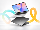 Farklı açılardan gösterilen Asus Vivobook S14 ve S16 dizüstü bilgisayarlar