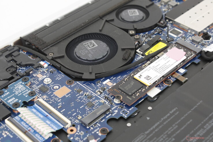 M.2 2280 SSD'nin yanındaki boş M.2 yuvası isteğe bağlı HP R15 4G veya 5G WWAN modülü ile yapılandırılabilir