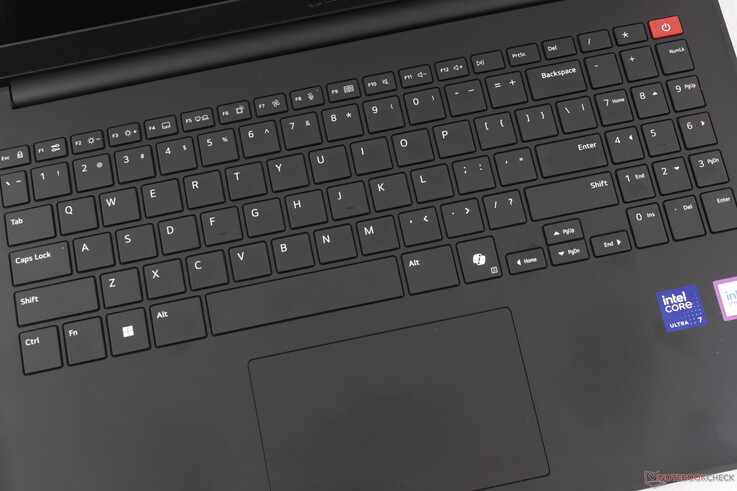 Clickpad'in boyutu iyi (11,5 x 7,4 cm) ancak basıldığında yumuşak ve sessiz geri bildirim veriyor