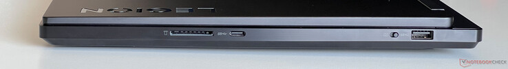 Sağ tarafta: SD kart okuyucu USB-C 3.2 Gen.1 (5 GBit/s, DisplayPort ALT modu 1.4, Güç Dağıtımı), web kamerası eShutter, USB-A 3.2 Gen.1 (5 GBit/s)
