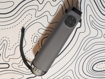 Başlat düğmesi ve ışık + parlaklık ayar düğmeleri ile Sermoon S1 arka kısım