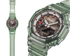 Resimde görülen Casio G-Shock x Coca-Cola GA2100CC-3A işbirliği saati.