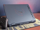 HyperX Omen 16 Valorant Edition harika görünüyor, ancak koyu renkli yüzeyleri parmak izlerini adeta mıknatıs gibi çekiyor.