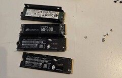 50$'a satılan bozuk bir anakart, değeri 1.800$'ın üzerinde olan SSD'leri saklıyordu.